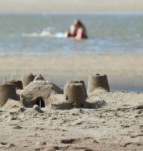 Hrad z písku na pláži